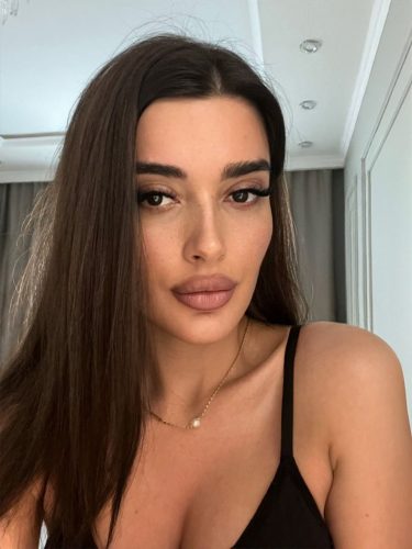 Эскортница Амина