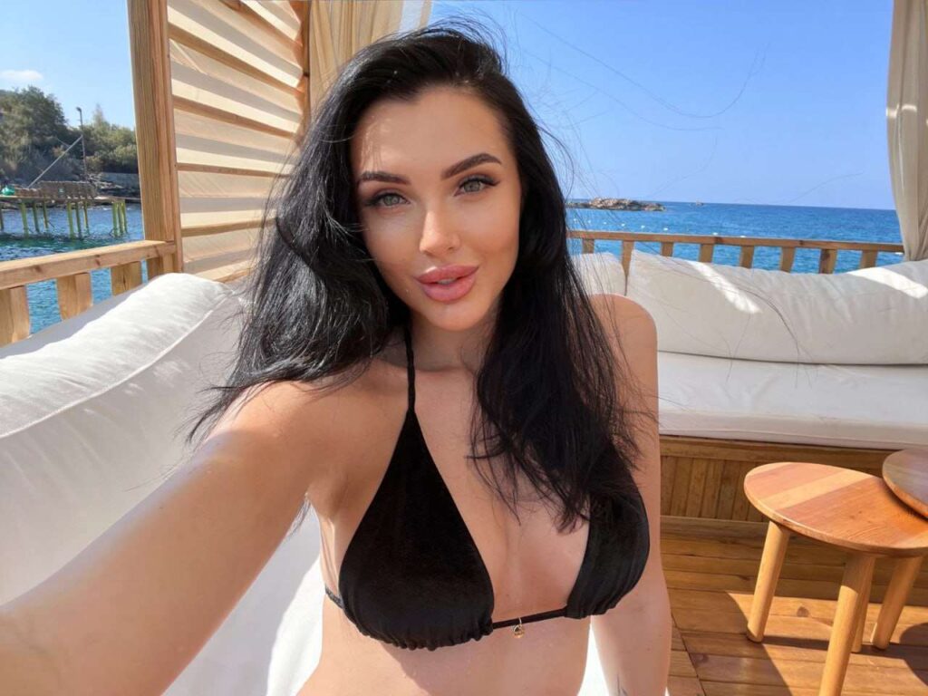 Эскортница Шарлин в Москве